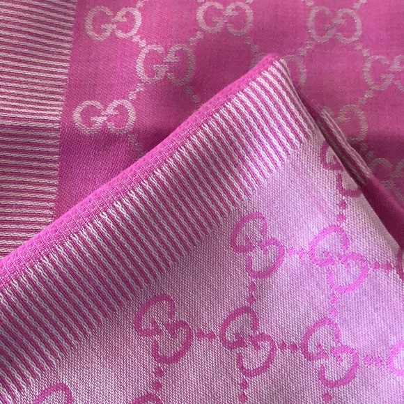 Gucci Wool & Silk Wrap/Scarf. Fuchsia/Gray. New! - Picture 3 of 3